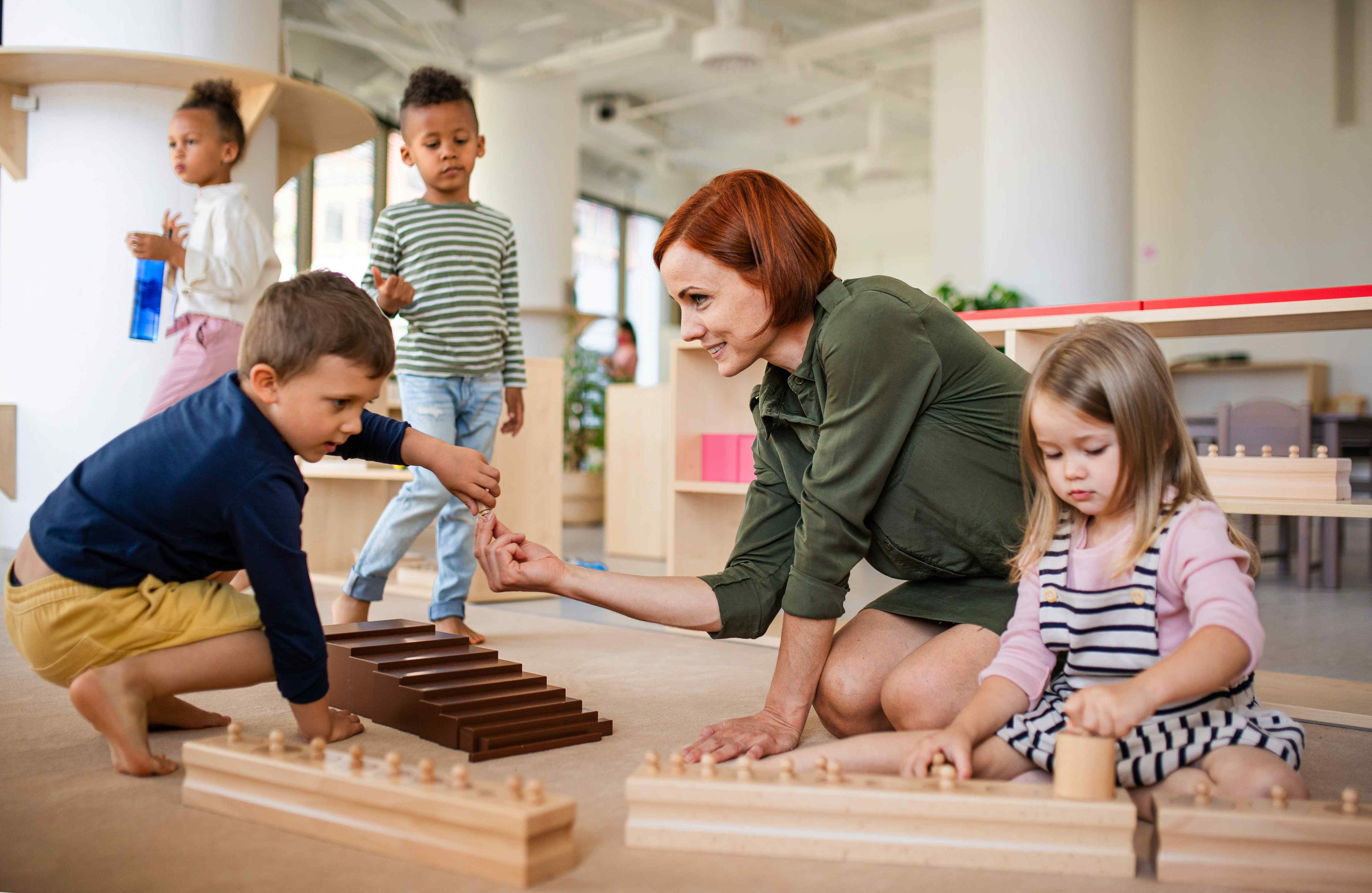 Najbolje Montessori igračke za poticanje ranog razvoja djeteta